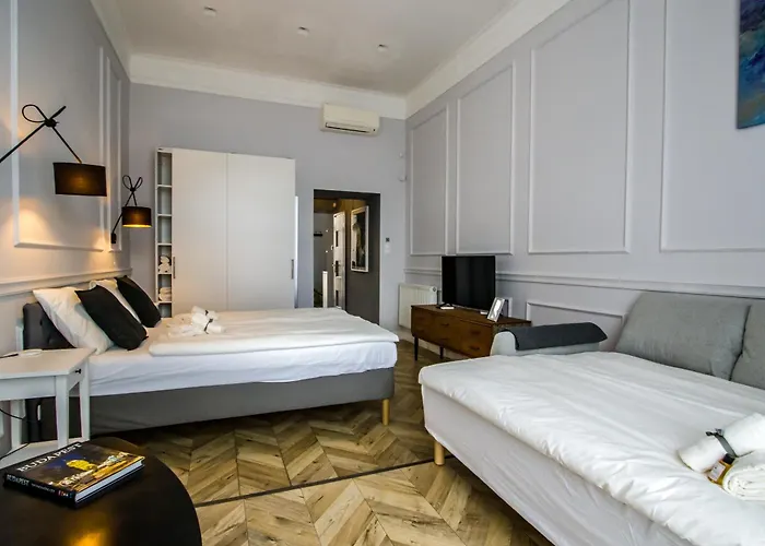 Wilson\'S Oktogon Square Suite Apartment